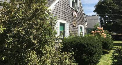 Hiljainen paritalo rannalla, kävelymatkan päässä Falmouth Villagesta