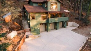 Free self-parking - Scenic Wonders - Chinquapin 1 Bedroom (Yosemite National Park)