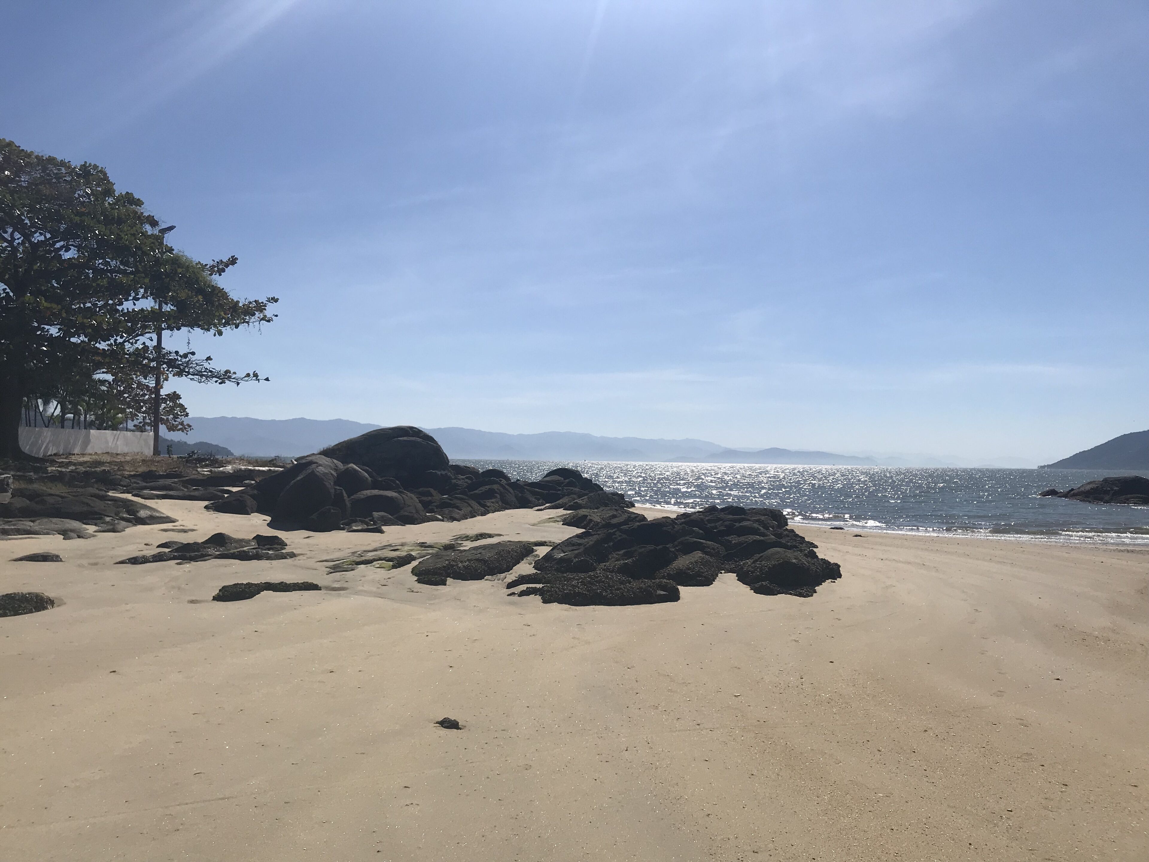 Chaises longues, serviettes de plage