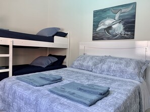 4 dormitorios, tabla de planchar con plancha, wifi y ropa de cama