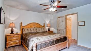 Cabin | 3 bedrooms, travel crib, free WiFi, bed sheets