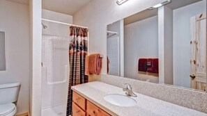 Cabin | Bathroom | Towels