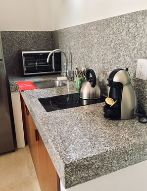 Ofen, Toaster, Küchenrolle