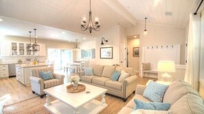 Cabin | Living room | Flat-screen TV, fireplace