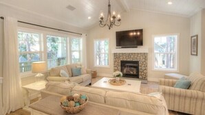 Unclassified image, 3 of 30, button - Scenic Wonder Craftman Cottage 3 Bedroom (Yosemite National Park)