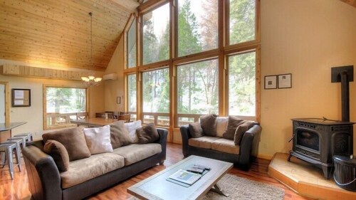 Scenic Wonders Dogwood Manor 3 Bedrooms