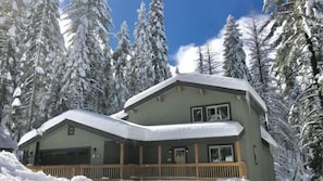 Front of property - Scenic Wonders Dogwood Manor 3 Bedrooms (Yosemite National Park)