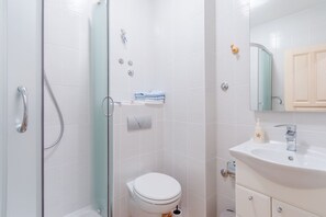 Hair dryer - Apartments Villa Kameja - One Bedroom Apartment with Balcony and Nature Reserve View (Zeleni) (Okrug Donji)