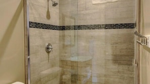 Cabaña | Baño | Tina y regadera independientes y toallas