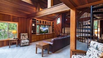 ์บ๋น (Four Seasons) | ๊ฑฐ์ค ๊ณต๊ฐ | ํ๋ฉด TV, ๋ฒฝ๋๋ก, DVD ํ๋ ์ด์ด