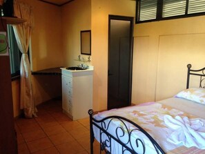 Individually decorated, individually furnished, laptop workspace - Hotel El Labrador (San Isidro de El General)