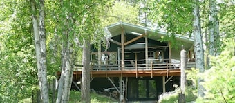 Papa's Place - A secluded lake front property on the edge of Whitefish