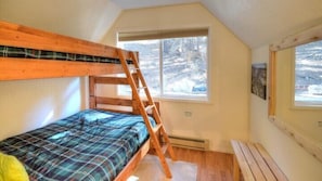 Cabin (Hawks Nest Lodge)
