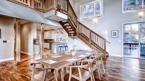 Kabin (Kildrummy Lodge) | Makan di kamar