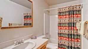 2 bedrooms, blackout curtains - Scenic Wonders Little Sport 2 Bedrooms (Yosemite National Park)