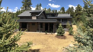 Unclassified image, 5 of 50, button - Stunning downtown 8 bed 6.5 bath, hot tub, pool table, steam room, gas fire pit (Breckenridge)
