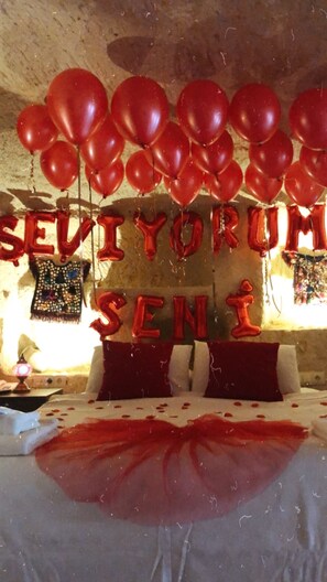 King Suite with Jacuzzi &Valley ,Balcony | Terrace/patio