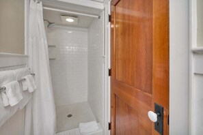 Douche, serviettes fournies