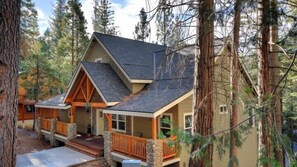 Front of property - Scenic Wonders River Rock 3 Bedroom Loft (Yosemite National Park)