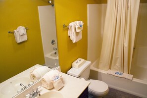 Hair dryer, towels, soap, shampoo - Two Bedroom Luxury Condo, Pigeon Forge, TN (1742547) (Pigeon Forge)