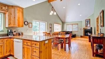 Cabin | Private kitchen | Coffee/tea maker, full-sized fridge, microwave, oven