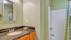 Kabin | Kamar mandi | Shower dan handuk