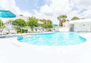 Unclassified image, 3 of 139, button