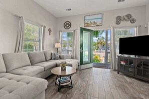 Unclassified image, 3 of 139, button - The Charleston Experience-Free PoolHeat N GolfCart (Destin)