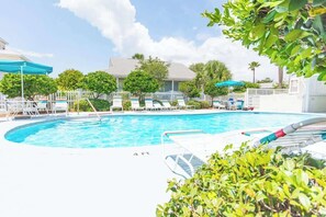 Unclassified image, 2 of 139, button