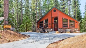 Front of property - Scenic Wonders Serenity Pines 3 Bedrooms (Yosemite National Park)