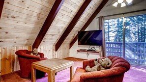 Cabin (Skyline Retreat) | Living area - Scenic Wonders Skyline Retreat 3 Bedroom (Yosemite National Park)