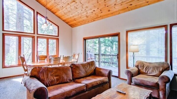 Cabin (Sport Chalet) | Living room