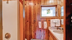 Bathroom - Scenic Wonders Stoneoaks 3 Bedrooms (Yosemite National Park)