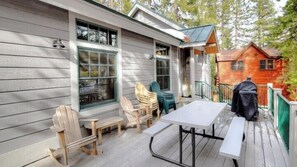 Terrace/patio - Scenic Wonder Creek Cabin 3 Bedroom loft (Yosemite National Park)