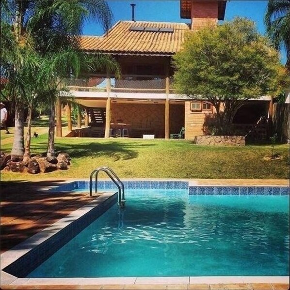 Outdoor pool - CHÁCARA MARANATA - ATIBAIA | Rentals for Weekends, Holidays and Seasons. (ATIBAIA)