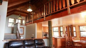 เคบิน (Tree House Lodge) | บริเวณนั่งเล่น | ทีวีจอแบน, เตาผิง