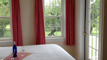 Romantic Cottage | 1 bedroom, hypo-allergenic bedding, individually decorated