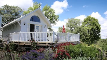 Romantic Cottage | Front of property