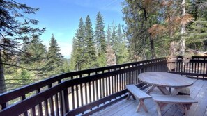 Terrace/patio - Scenic Wonders Treetops Cabin 2 Bedrooms (Yosemite National Park)
