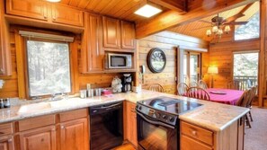 Cabin (Treetops Cabin) | Private kitchen | Full-size fridge, microwave, oven, stovetop