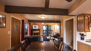 Cabin (Yosemite Aviary) | In-room dining - Scenic Wonders Yosemite Aviary 5 Bedroom (Yosemite National Park)