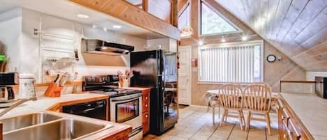 Cabin (Yosemite Escape) | Private kitchen