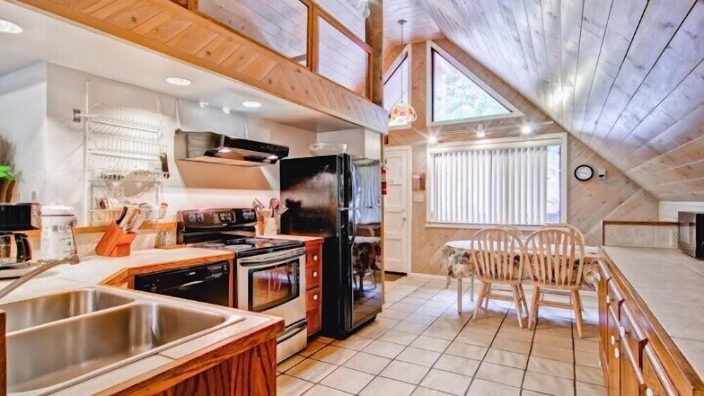 Scenic Wonders Lodging, Cabins and Rentals for Yosemite by null