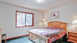 Cabin (Yosemite Pines)