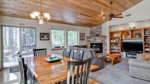 Cabin (Yosemite Summit & Little Summit) | In-room dining