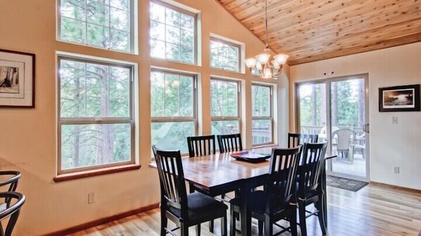 Cabin (Yosemite Summit & Little Summit) | In-room dining
