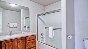 Bathroom - Scenic Wonders Yosemite Summit 5 Bedroom (Yosemite National Park)