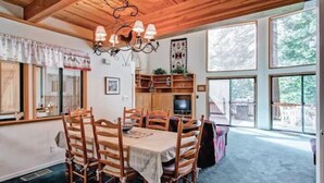 Kabin (Yosemite View) | Makan di kamar