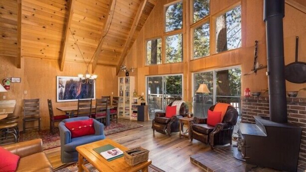 Kabin (Yosemite Vista) | Ruang keluarga