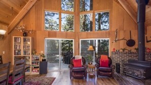 Kabin (Yosemite Vista) | Ruang keluarga